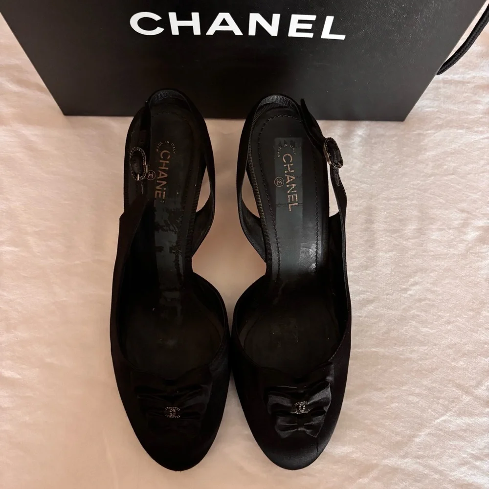 CHANEL Black Satin Black Bows & Crystal CC Jewel Slingback Sz 39 1/2 (8.5/9) EUC